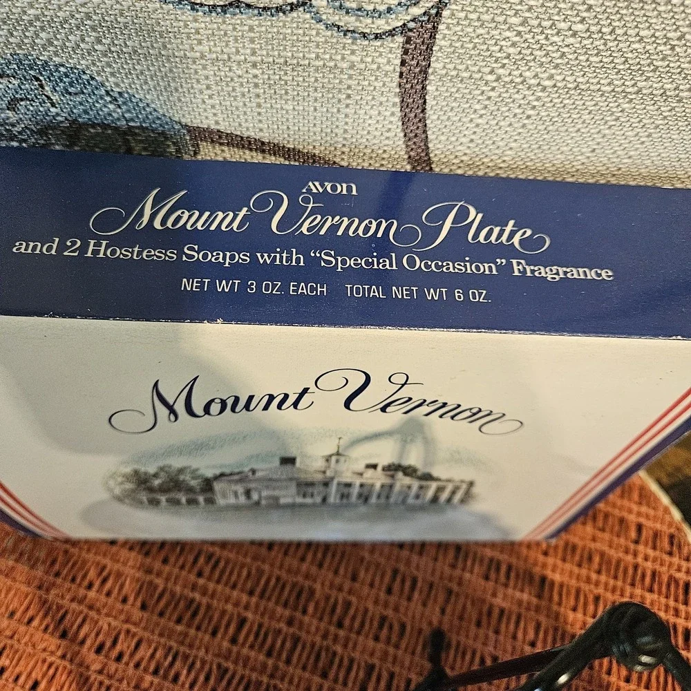 Avon Mount Vernon Plate With‎ Hostess Soaps Blue Glass 9